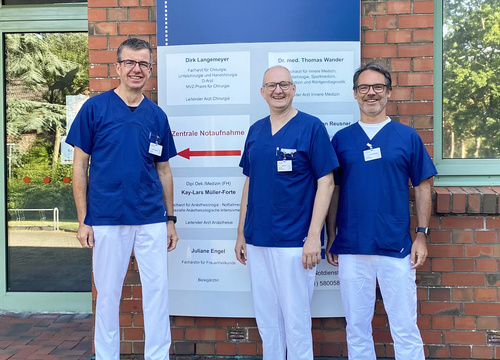 Das Bild zeigt die leitenden Ärzte der Inselklinik Föhr-Amrum (von links) Dirk Langemeyer, Dr. Thomas Wander und Dr. Clemens von Reusner. 